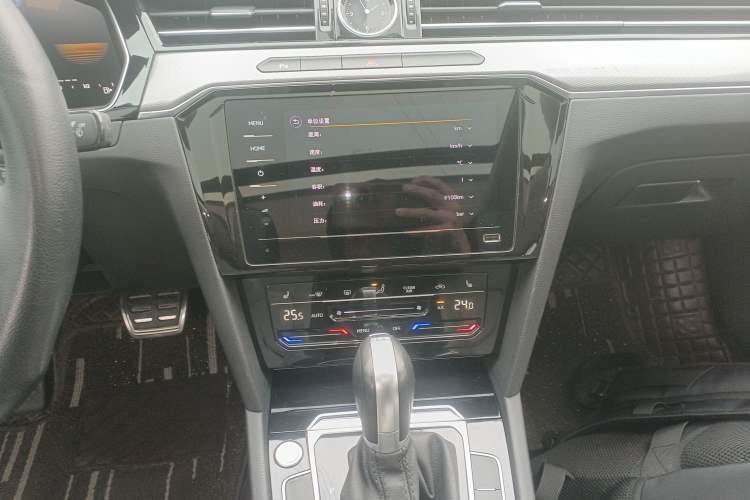 Used Volkswagen Magotan 2023 2 Million Units Limited Edition 330TSI DSG Leading Version