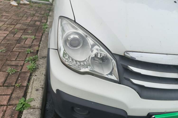 Used FAW Senya S80 2013 1.5L Manual 5-Seat Urban Fashion Edition Right Front Headlight