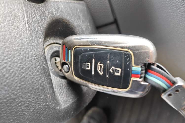 Used SAIC MAXUS Xintu V80 2018 2.5T AMT Aoyuntong Short Wheelbase Ultra-Low Roof 5-6 Seater
