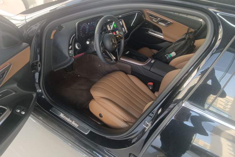 Used Mercedes-Benz E-Class New Energy 2024 E 350 e L Plug-in Hybrid Sedan Driver Seat