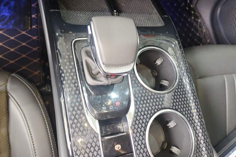 Used Hongqi HS3 2023 2.0T Two-Wheel Drive Available Version
