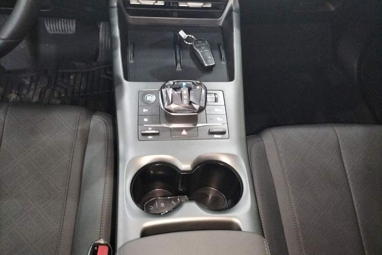 Used BYD Qin PLUS 2025 DM-i Smart Drive 55KM Leading Model Gear Lever