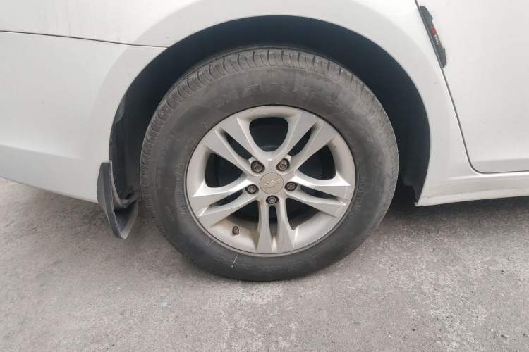 Used Chevrolet Cruze 2015 1.5L Classic SL MT Exterior 5