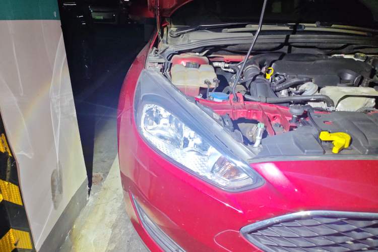 Used Ford Focus 2018 Two-Door Classic EcoBoost 125 Automatic Supercharged Style SmartDrive Edition Right Front Headlight