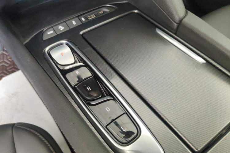 Used Buick Enclave 2020 28T Two-Wheel Drive Zhanqi Version Gear Lever