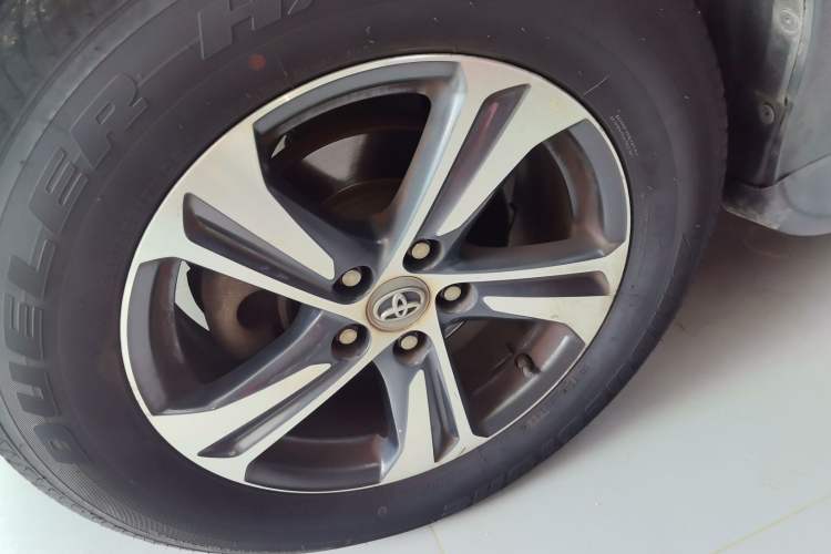 Used Toyota RAV4 2015 2.0L CVT Two-Wheel Drive Fashion Edition
