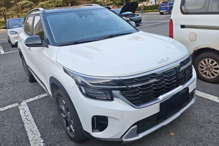 Used Kia Seltos 2023 1.5L CVT Luxury Edition Front Right 45 Deg