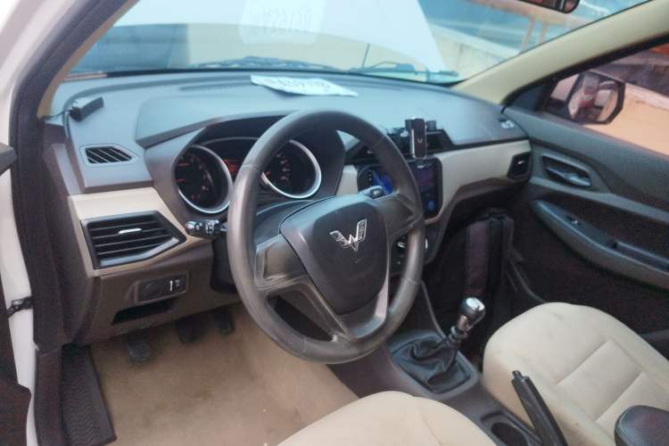 Used Wuling Hongguang 2019 1.5L S Standard Version China VI LAR
