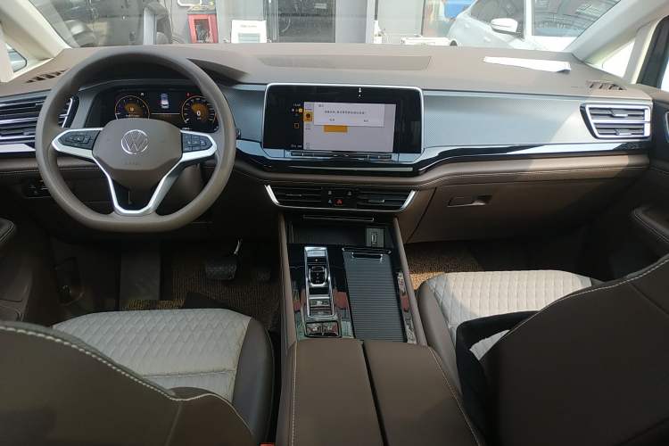 Used Volkswagen Viloran 2024 330TSI Business Edition Audio And AC Panel