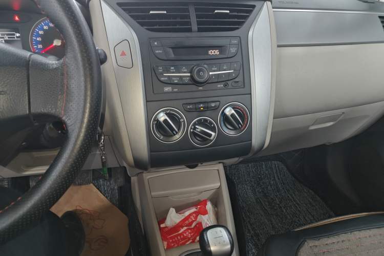 Used Venucia R50 2016 1.6L Manual Elite Edition
