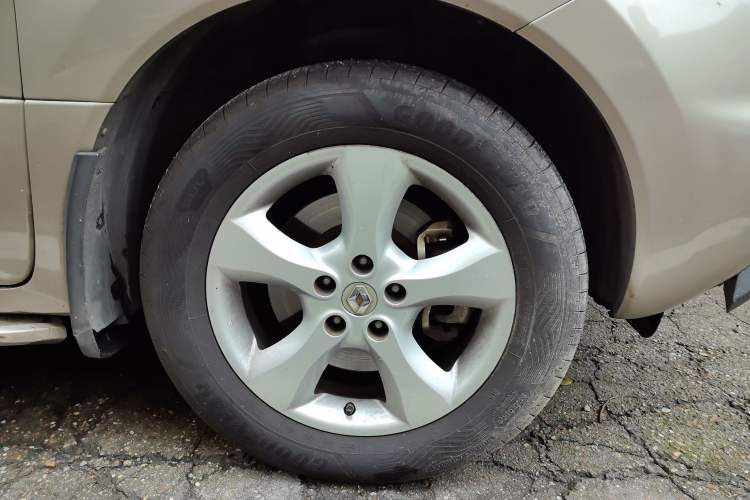 Used Renault Koleos 2012 2.5L Two-Wheel Drive Comfort Edition with Navigation