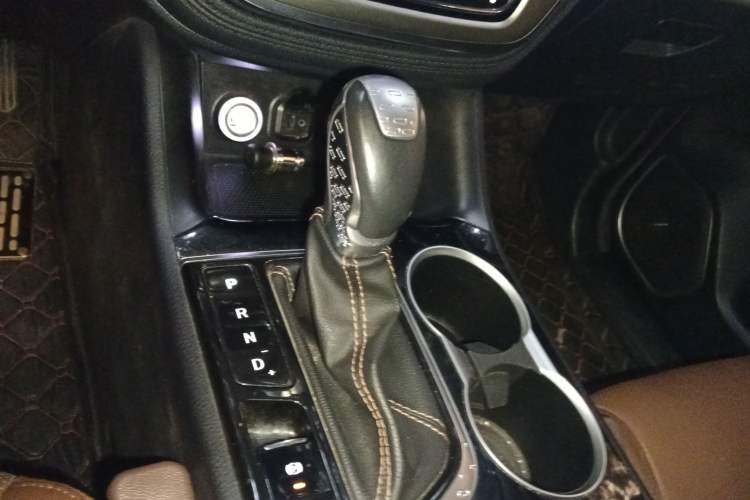 Used CHANGAN CS95 2017 2.0T Four-Wheel Drive ZhiZun Edition Gear Lever