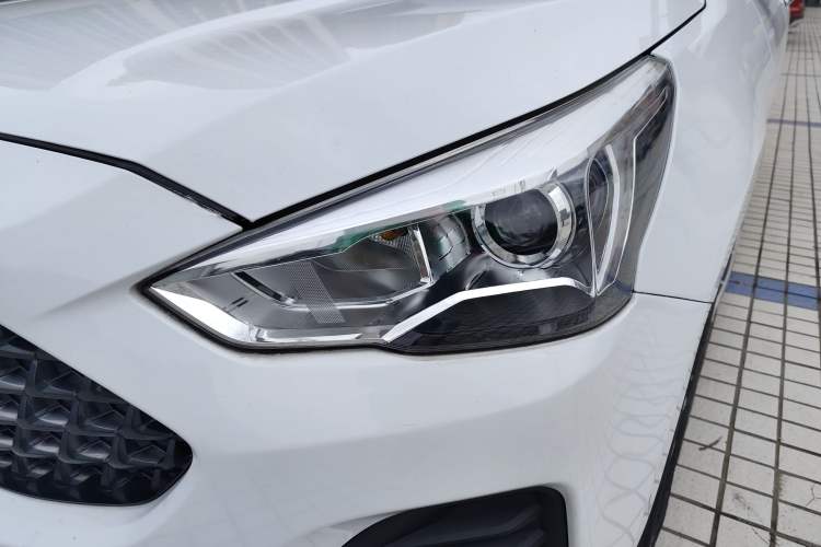 Used Haval M6 2019 1.5T DCT Two-Wheel Drive Elite Version China VI Standard Left Front Headlight