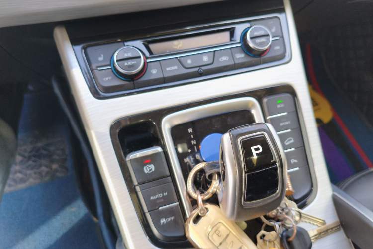 Used Geely Auto Emgrand X7 Sport 2020 1.8TD DCT Two-Wheel Drive Smart Connect 4G-Enabled Version Gear Lever