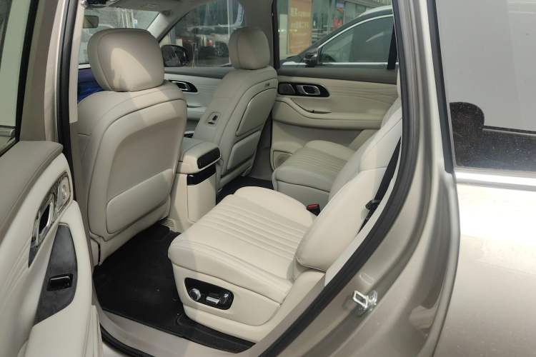 Used Geely Galaxy M9 2025 Model 210km Four-Wheel-Drive Leading Edition Left Rear Seat