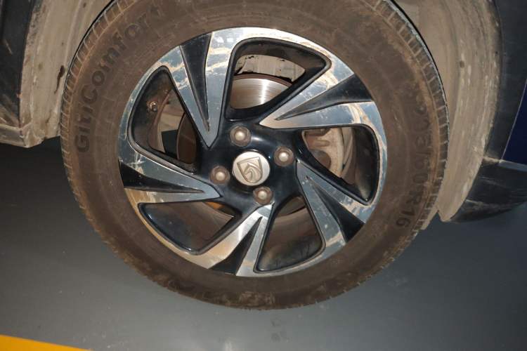 Used Baojun 510 2017 1.5L Automatic Luxury Model Right Front Wheel Hub