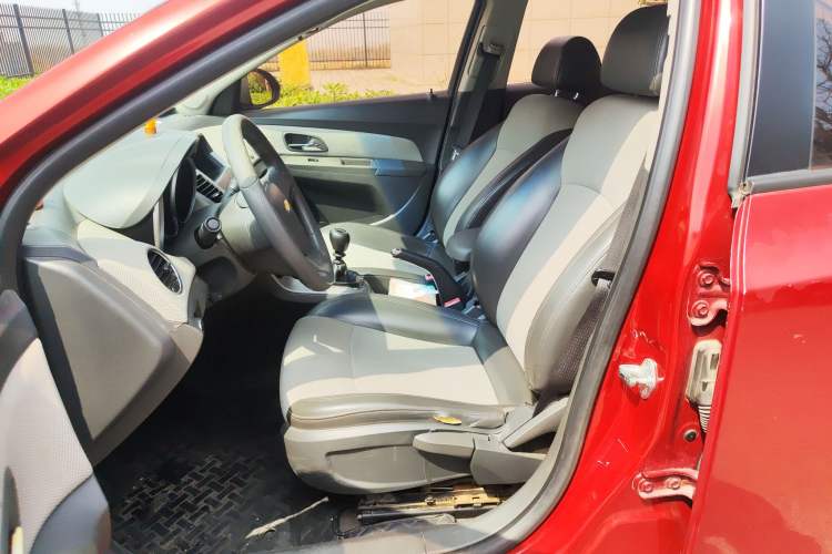 Used Chevrolet Cruze 2012 1.6L SE MT Left Front Seat