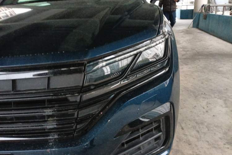 Used Volkswagen Touareg 2021 3.0 TSI Luxury Edition Black Diamond Sport Package
