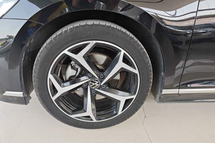 Used Volkswagen Magotan 2023 2 Million Units Limited Edition 330TSI DSG Leading Version Left Front Wheel Hub