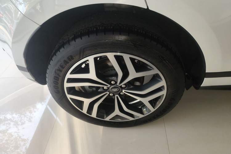 Used Land Rover Range Rover Evoque 2024 Aurora L 249 PS Prestige Light-Chasing Edition
