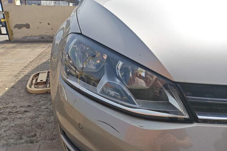 Used Volkswagen Golf 2017 1.6L Automatic Comfort Million-Vehicle Anniversary Edition
