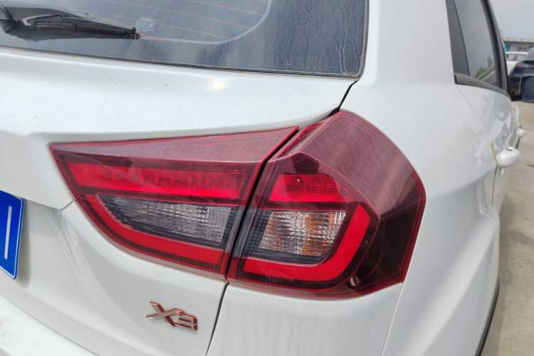 Used Geely Auto Vision X3 2019 Upgraded Model 1.5L CVT Elite Version Right Rear Taillight