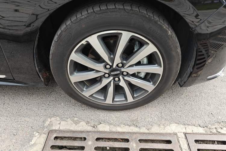 Used Lincoln Continental 2018 2.0T Two-Wheel Drive Deluxe Edition Right Front Wheel Hub