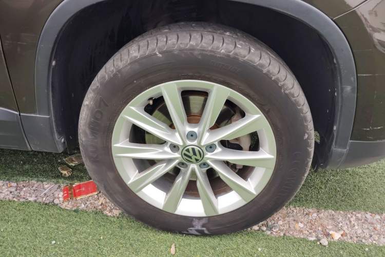 Used Volkswagen Tiguan 2017 300TSI Automatic Two-Wheel Drive Silk Road Comfort Edition Right Front Wheel Hub