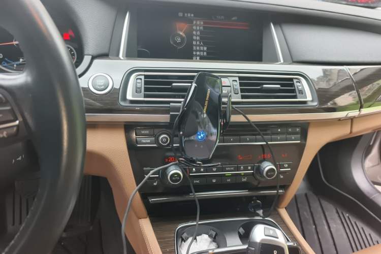 Used BMW 7 Series 2014 730Li Premium Edition Audio And AC Panel