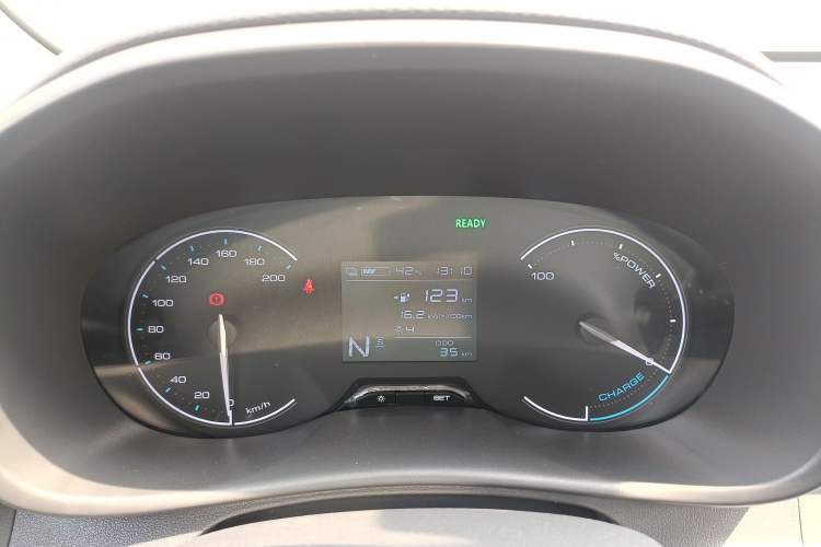 Used Wuling Hongguang New Energy 2024 All-Electric Model 300KM Practical Version Instrument Cluster