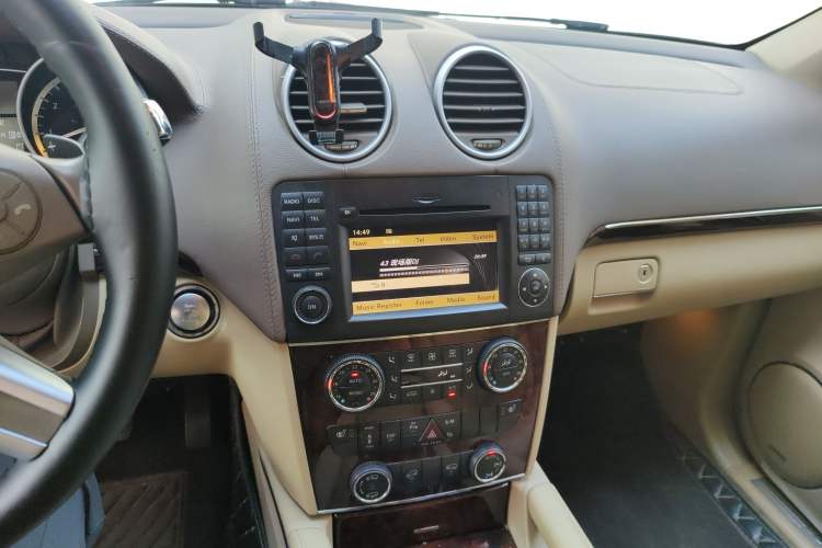 Used Mercedes-Benz GL-Class 2011 GL 450 4MATIC Prestige Edition Audio And AC Panel