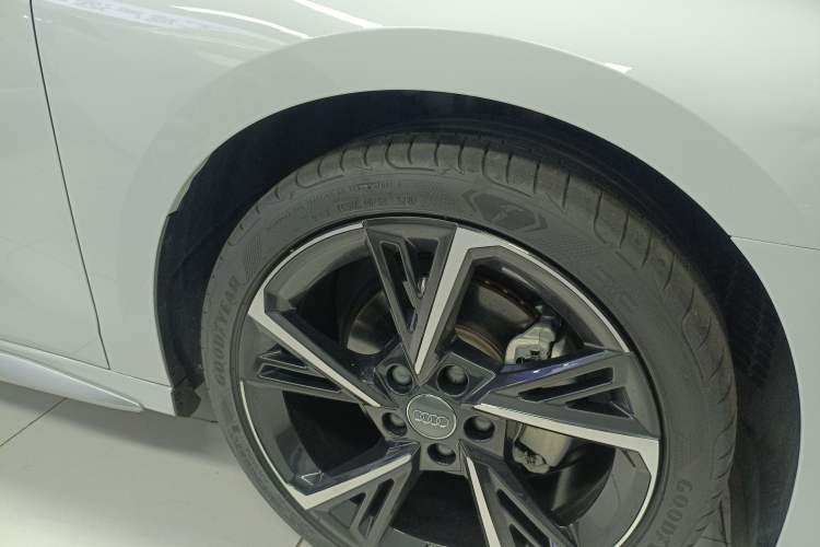 Used Audi A3 2021 Sportback 35 TFSI Fashionable Sports Model Right Front Wheel Hub