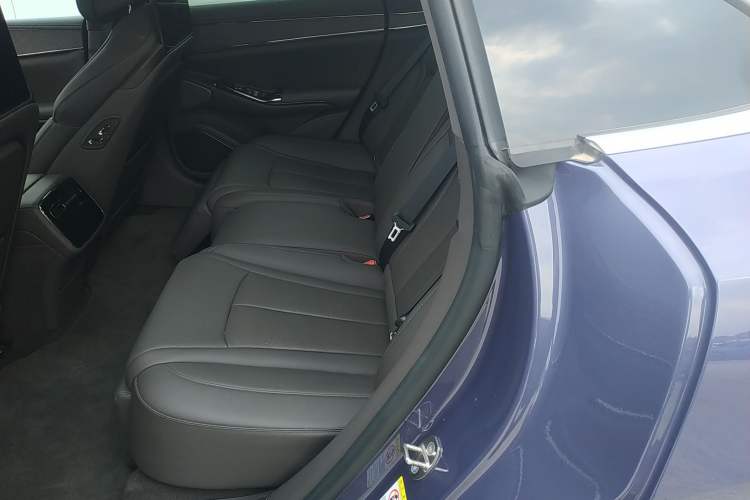 Used Denza Z9 2024 1100 km All-Wheel-Drive Ultra Version
