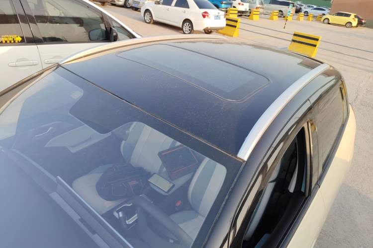 Used Geometry E Firefly 2024 301km Starlight
