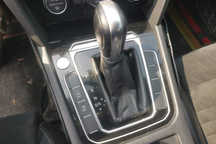 Used Volkswagen Magotan 2017 330TSI DSG Luxury Model Gear Lever