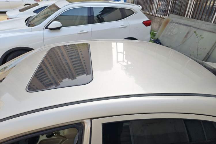 Used Roewe 350 2015 1.5L Manual Luxury Sunroof Edition
