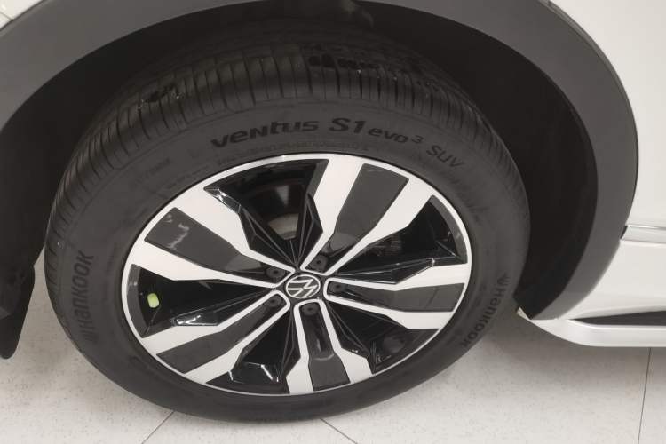 Used Volkswagen Tiguan L 2022 330TSI Automatic Two-Wheel Drive R-Line Enhanced Edition
