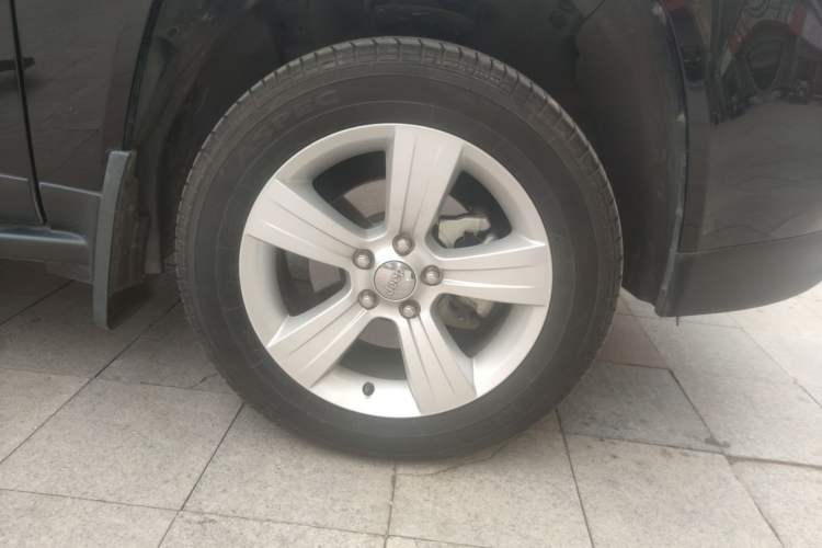 Used Jeep Compass 2014 2.4L four-wheel drive sport version
