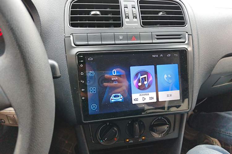 Used Volkswagen Polo 2014 1.4L Manual Fashion Edition Audio And AC Panel