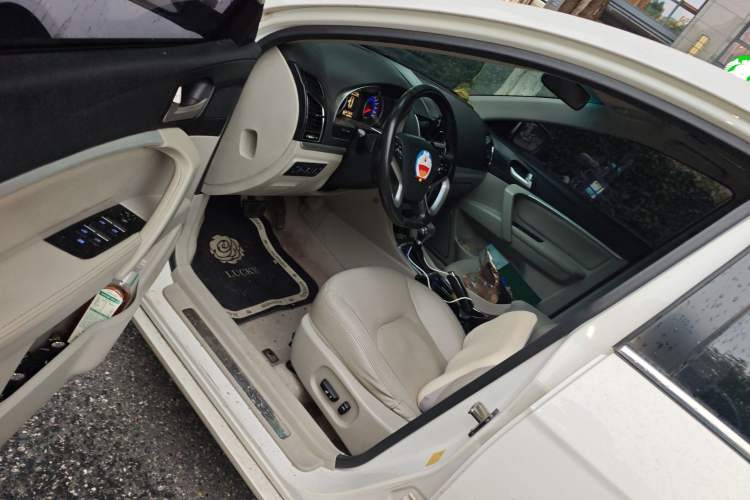 Used Geely Auto Emgrand 2014 Sedan 1.3T CVT Prestige Model Driver Seat