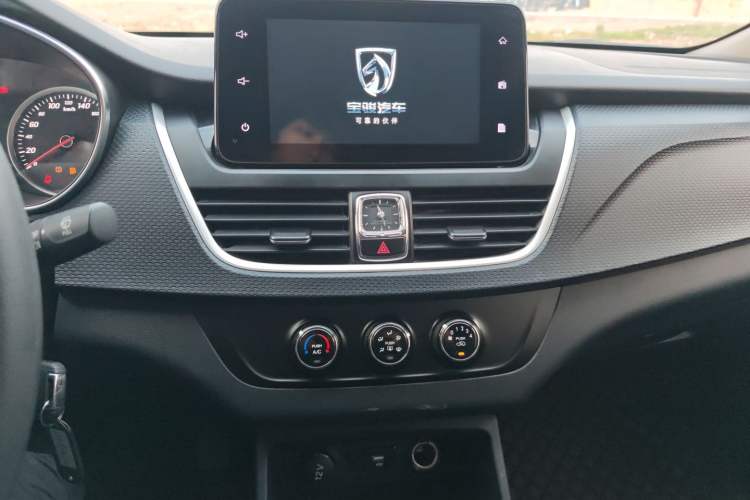 Used Baojun 730 2019 1.5T Manual Fashion Model 7-seater China VI
