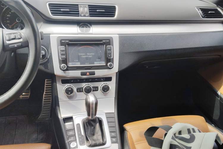 Used Volkswagen FAW-Volkswagen CC 2015 1.8TSI Luxury Model Audio And AC Panel