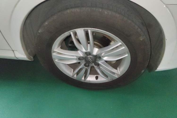 Used Audi Q3 2013 35 TFSI quattro Comfort Model Right Front Wheel Hub