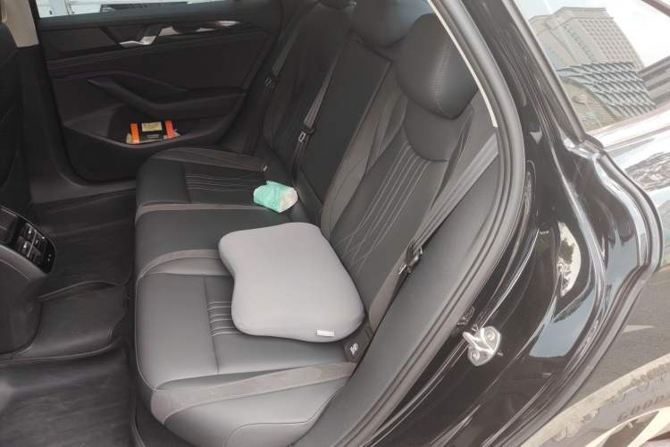 Used Volkswagen Magotan 2024 300TSI DSG Prestige Edition—A Real Eye-Catcher
