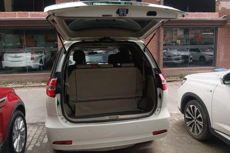 Used BYD M6 2015 2.4L Automatic Prestige Edition Trunk