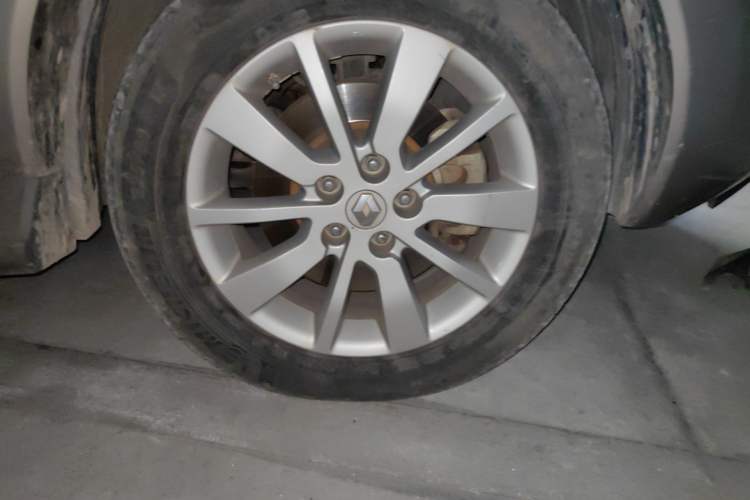 Used Renault Koleos 2013 2.5L Two-Wheel Drive Comfort Edition Right Front Wheel Hub