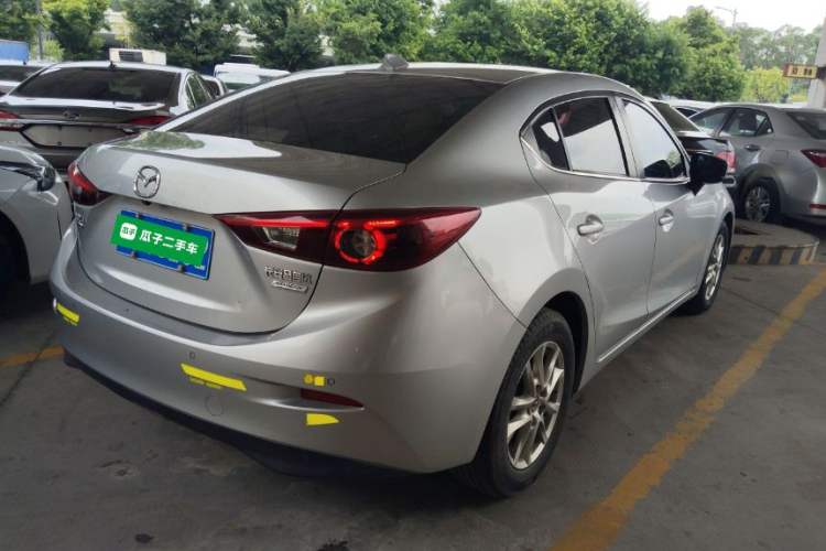 Used Mazda 3 Axela 2017 Sedan 1.5L Automatic Luxury Model China VI Standard