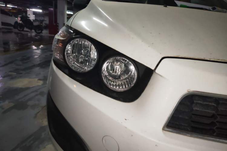 Used Chevrolet Aveo Sonic 2011 Sedan 1.4L MT SL Right Front Headlight