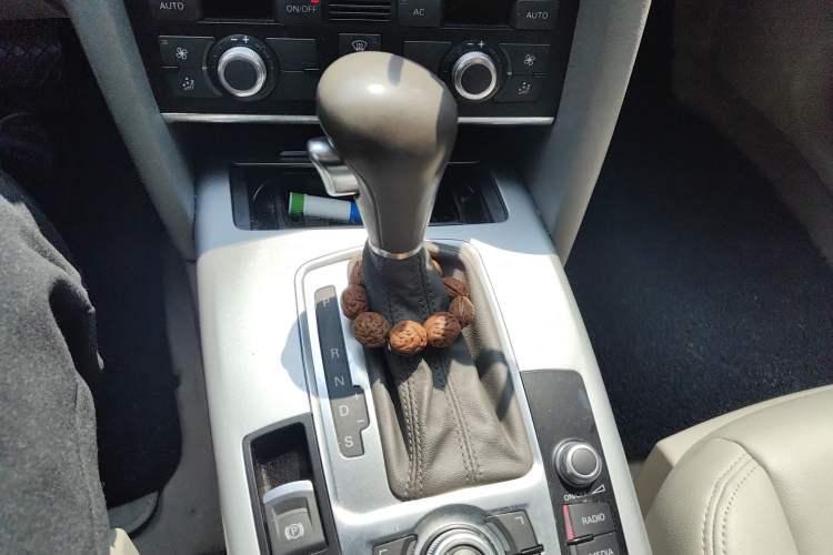 Used Audi A6L 2011 2.0 TFSI Automatic Standard Edition Gear Lever