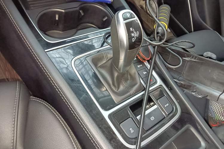 Used BYD Song MAX 2019 1.5T Automatic Smart Connect ZhiLian RuiDong 6-Seater China V Standard Gear Lever